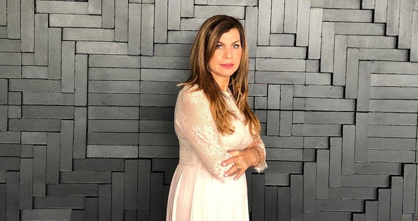 dora_balvin.jpeg__2280x1070_q85_crop_subject_location-709,204_subsampling-2